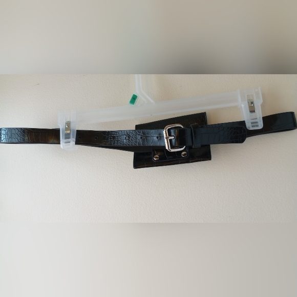 NWOT Elegant Black Croc-Embossed Belt Bag - Picture 3 of 6